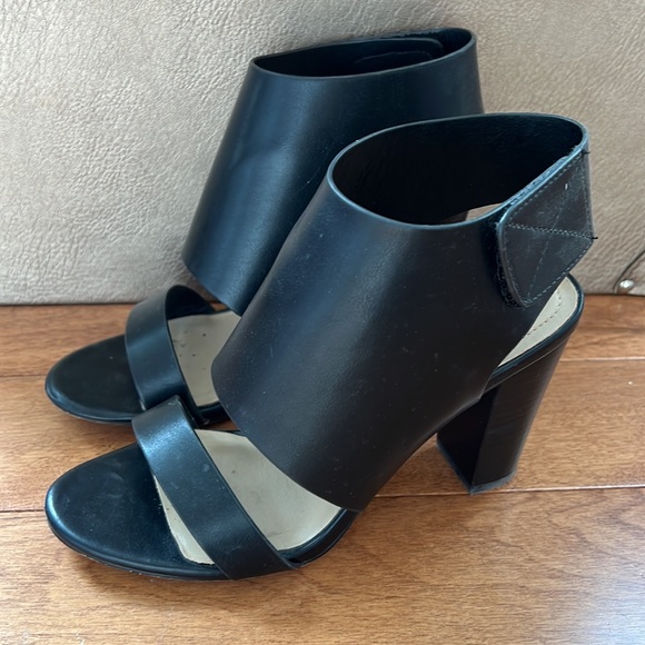 Black Heels - Picture 2 of 4